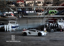 Lamborghini Aventador in marina barn
